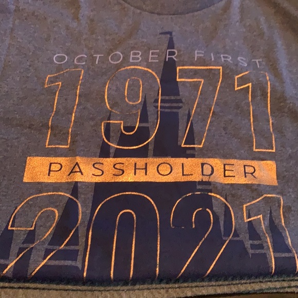NWT Disney 50th Anniversary October 1st 2021 Day Of Passholder T-Shirt Tee - Picture 4 of 7